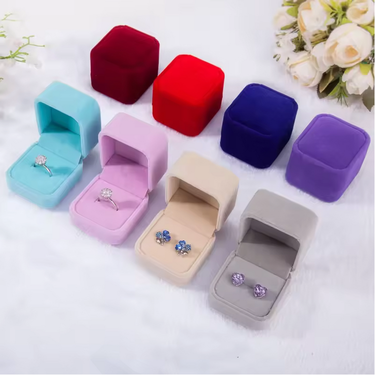 Velvet Ring Box with Rounded Corners - Premium Jewelry Storage 5x5.5x4cm