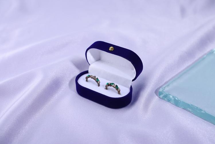Premium Velvet Jewelry Box - Elegant Ring & Bracelet Storage